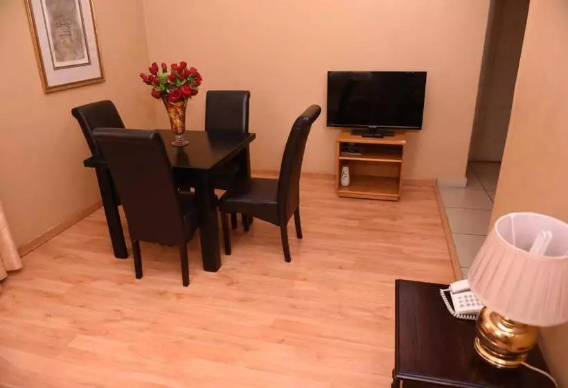 בית מלון כפרי Chancellors Court Guest House