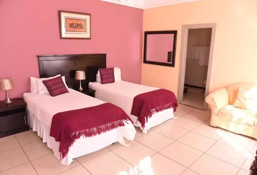 בית מלון כפרי Chancellors Court Guest House