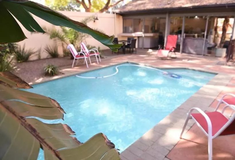 בית מלון כפרי Chancellors Court Guest House