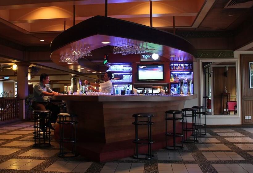 Hotel Legend Cherating Beach Resort