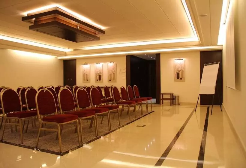 ホテル Markazia Suites
