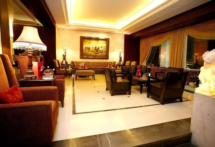 ホテル Markazia Suites