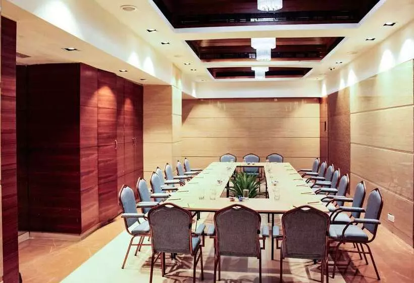 ホテル Quality Inn Residency