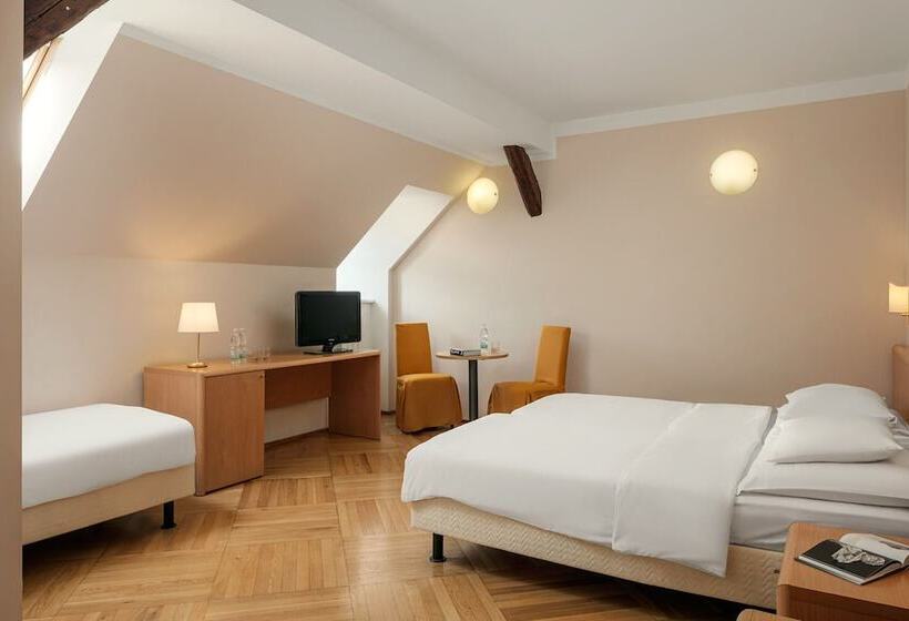 هتل Roma Prague