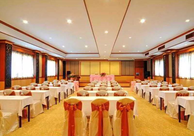 호텔 Royal Phala Cliff Beach Resort