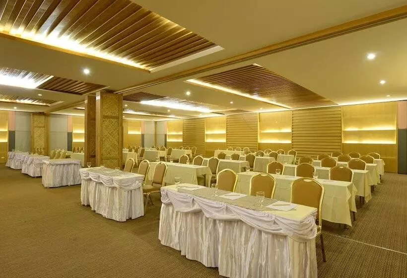 호텔 Royal Phala Cliff Beach Resort