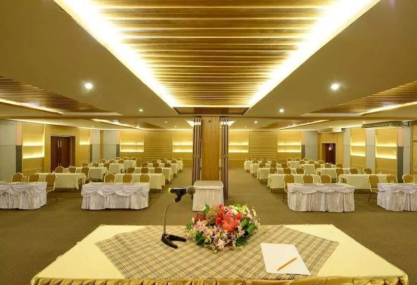 호텔 Royal Phala Cliff Beach Resort