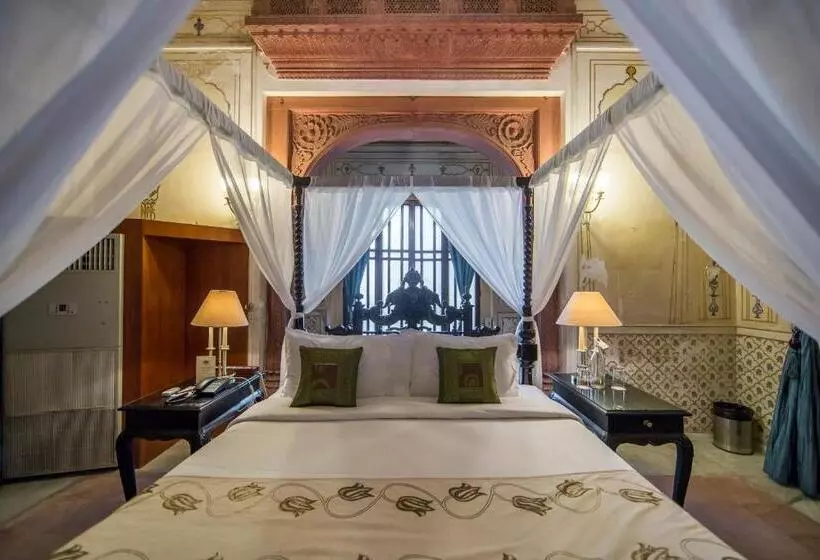 Отель The Laxmi Niwas Palace