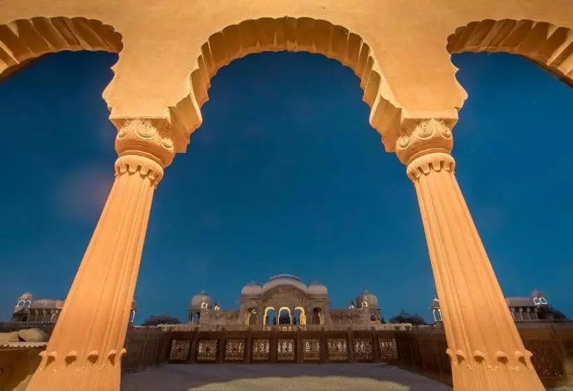 Отель The Laxmi Niwas Palace