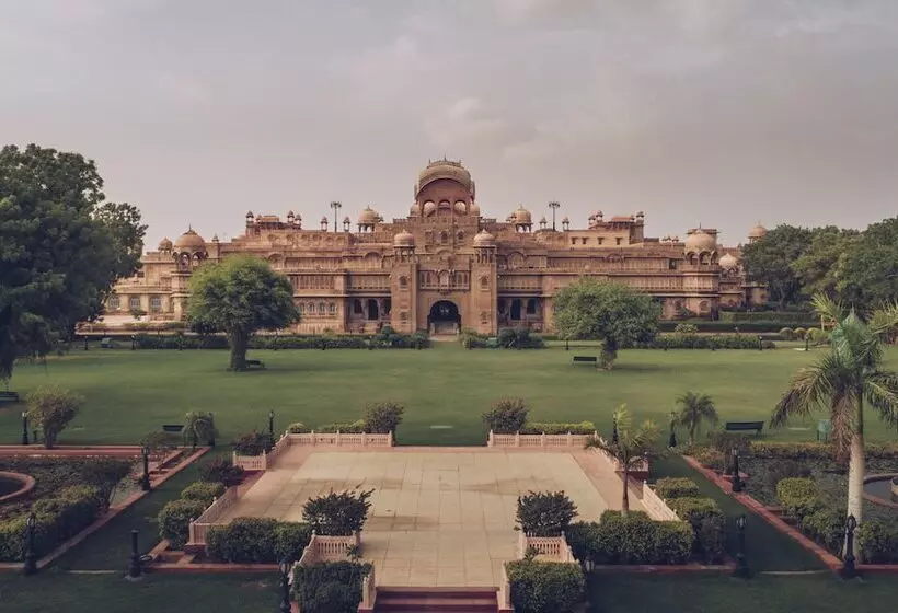 Отель The Laxmi Niwas Palace