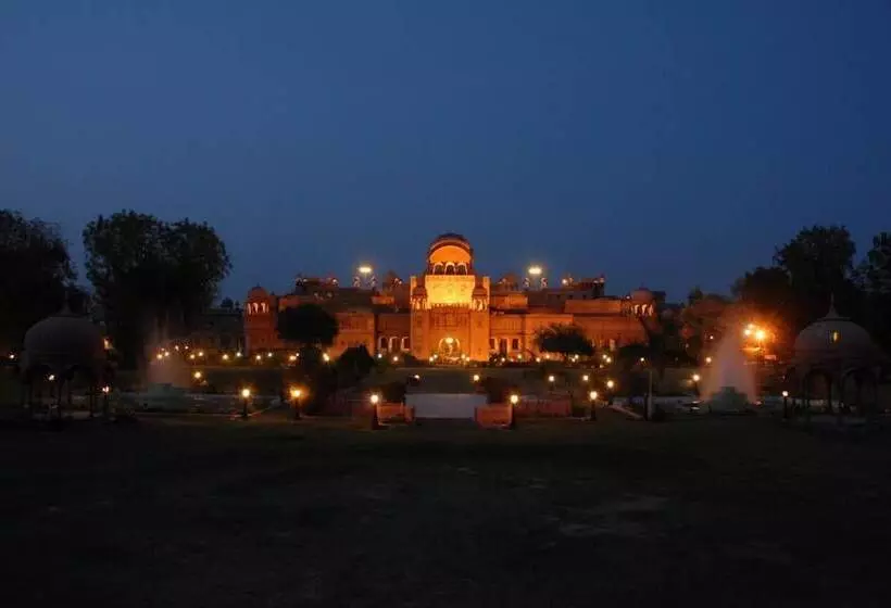 Отель The Laxmi Niwas Palace