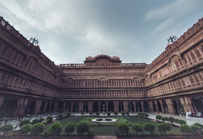 هتل The Laxmi Niwas Palace