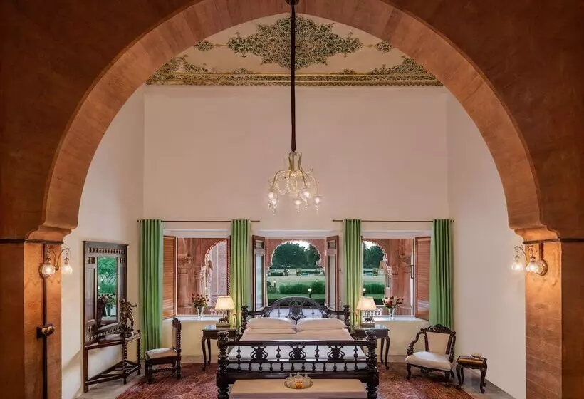 Отель The Laxmi Niwas Palace