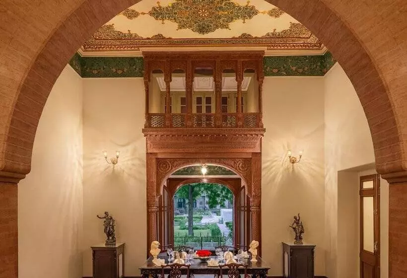 Отель The Laxmi Niwas Palace