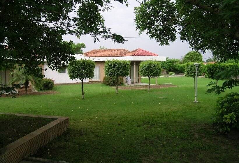 هتل The Meadows Resort And Spa