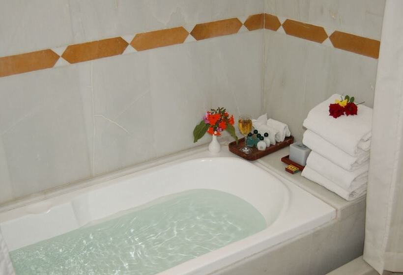 هتل The Meadows Resort And Spa