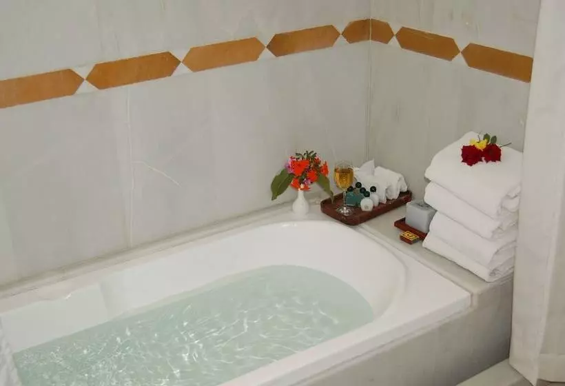 ホテル The Meadows Resort And Spa