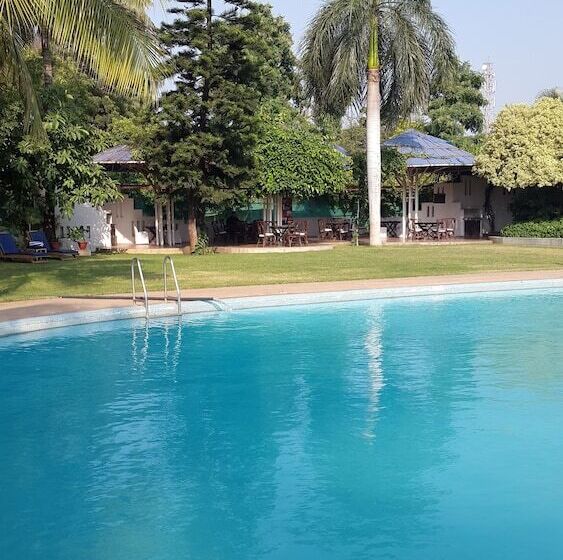 هتل The Meadows Resort And Spa