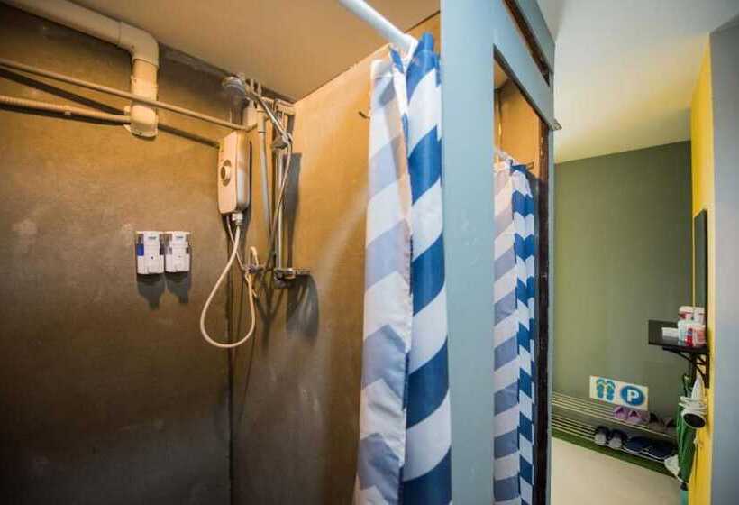 הוסטל Backpacker Street Airport Place