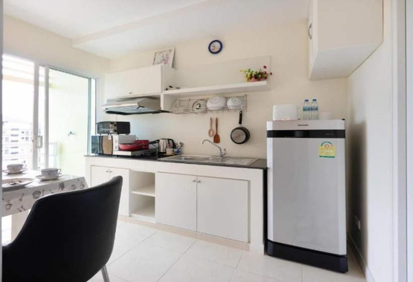 הוסטל Backpacker Street Airport Place