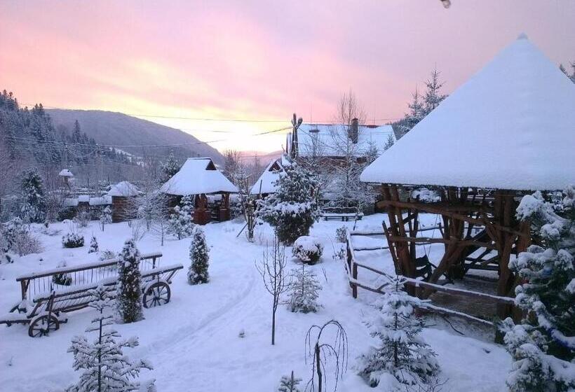 הוסטל Smerekovyi Dvir