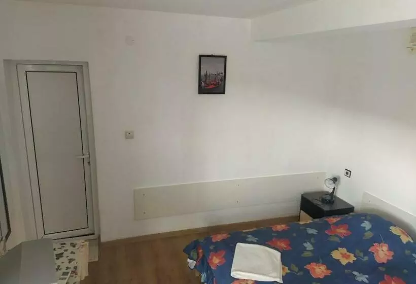 پانسیون Eli Guest House