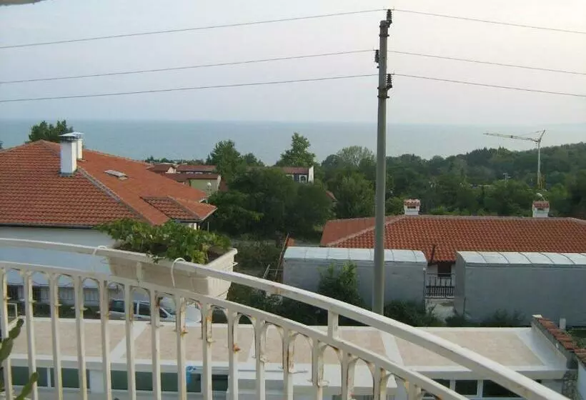 پانسیون Eli Guest House