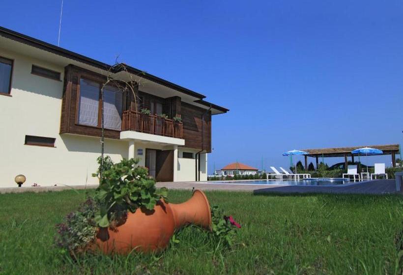 استراحتگاه Armira Lozenets