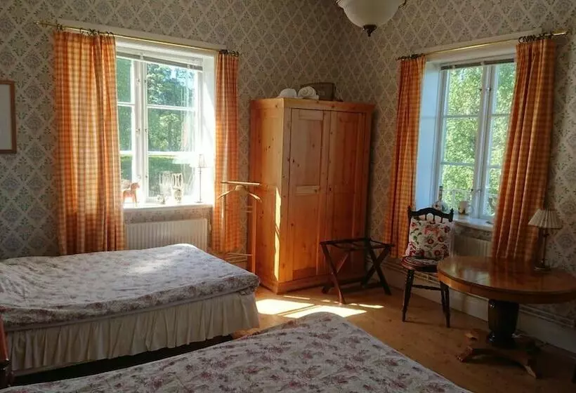 Aamiaismajoitus (B&B) Salsåker Herrgård