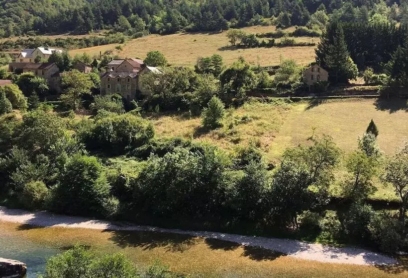 Hotelli Hôtel Restaurant Le Parisien