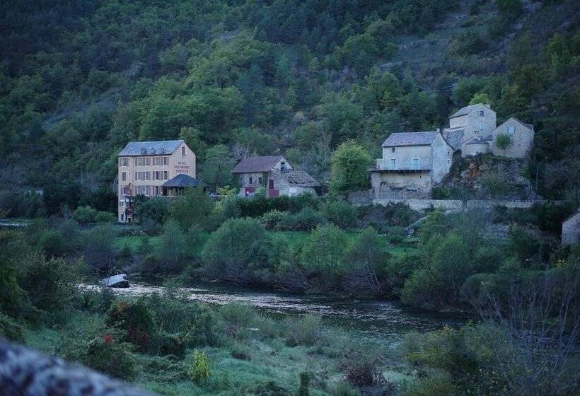 ホテル Hôtel Restaurant Le Parisien