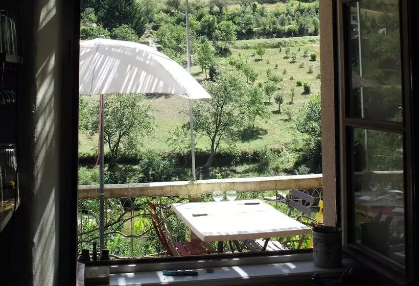 Hotelli Hôtel Restaurant Le Parisien