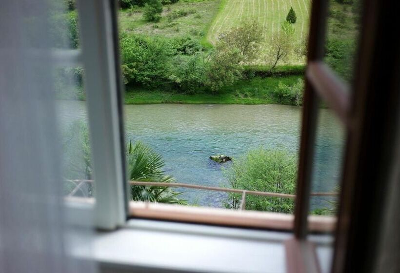 ホテル Hôtel Restaurant Le Parisien