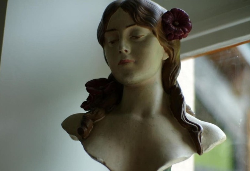 ホテル Hôtel Restaurant Le Parisien