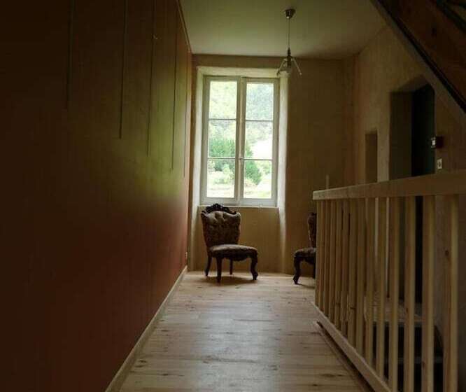 ホテル Hôtel Restaurant Le Parisien