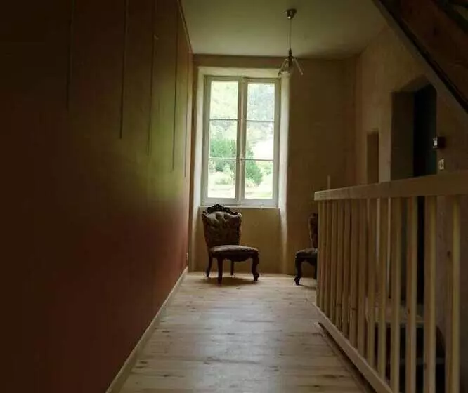 Hotelli Hôtel Restaurant Le Parisien