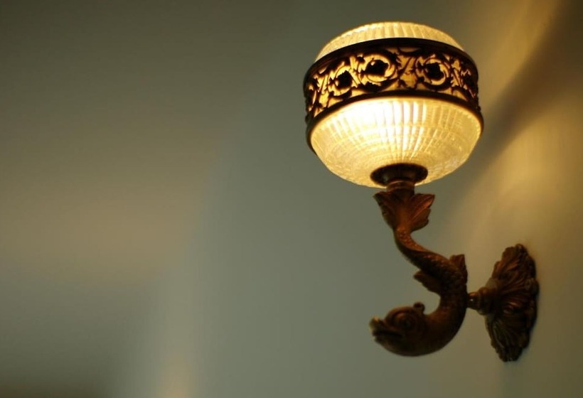 ホテル Hôtel Restaurant Le Parisien