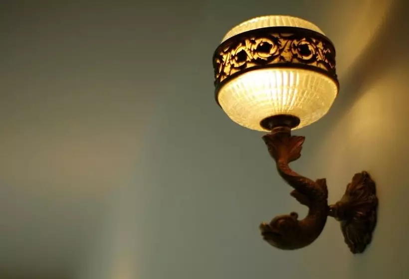 Hotelli Hôtel Restaurant Le Parisien