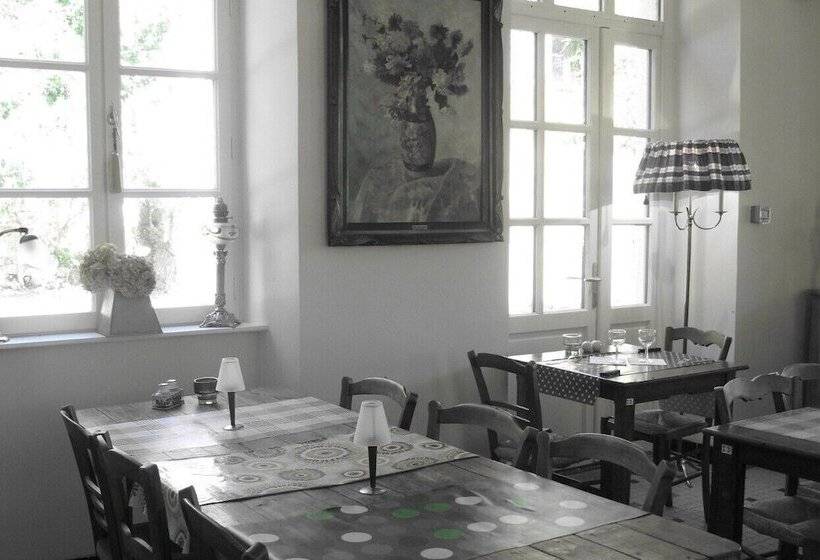 ホテル Hôtel Restaurant Le Parisien