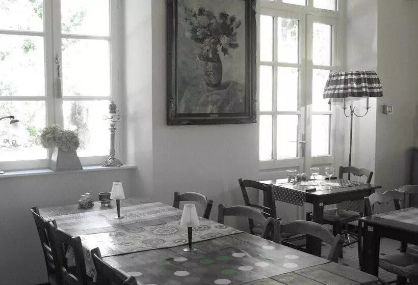 Hotelli Hôtel Restaurant Le Parisien