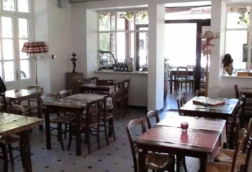 Hotelli Hôtel Restaurant Le Parisien