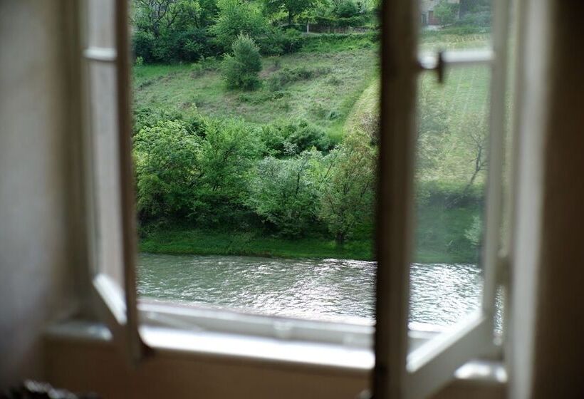 ホテル Hôtel Restaurant Le Parisien