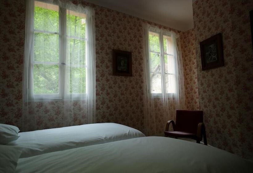 ホテル Hôtel Restaurant Le Parisien