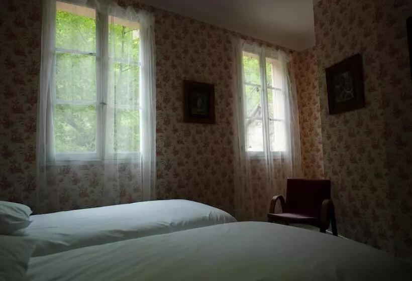 Hotelli Hôtel Restaurant Le Parisien