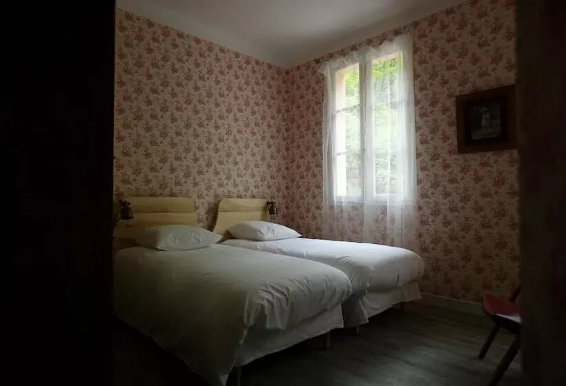 Hotelli Hôtel Restaurant Le Parisien