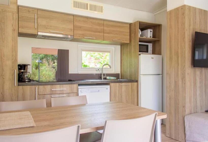 هتل Camping & Resort Sangulí Salou