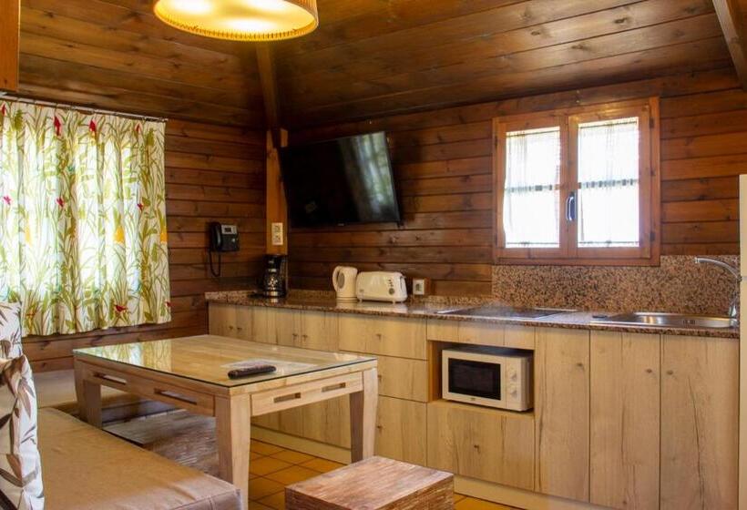 هتل Camping & Resort Sangulí Salou