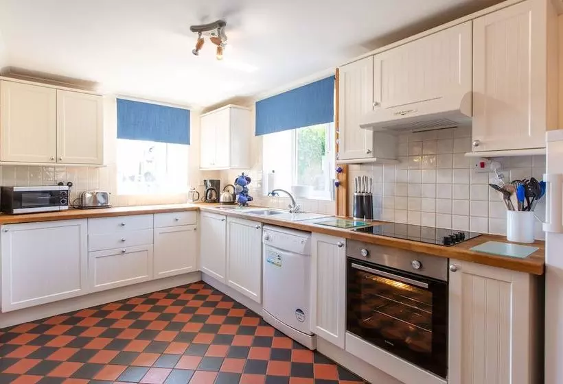 Bryntowy Cottage