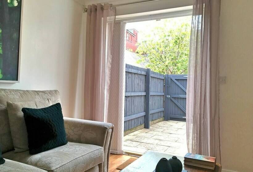 City Centre Townhouse   Perfect For A City Break