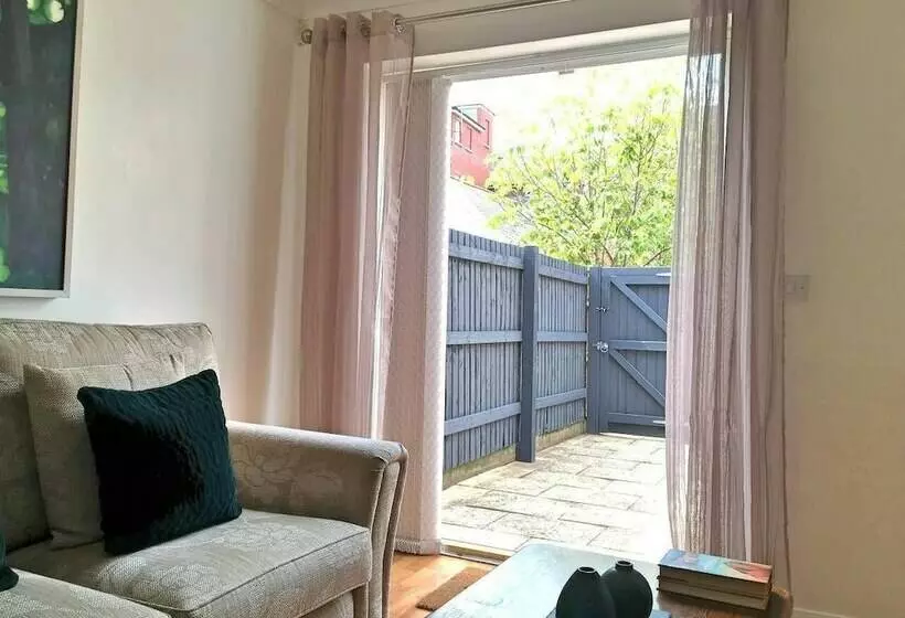 City Centre Townhouse   Perfect For A City Break
